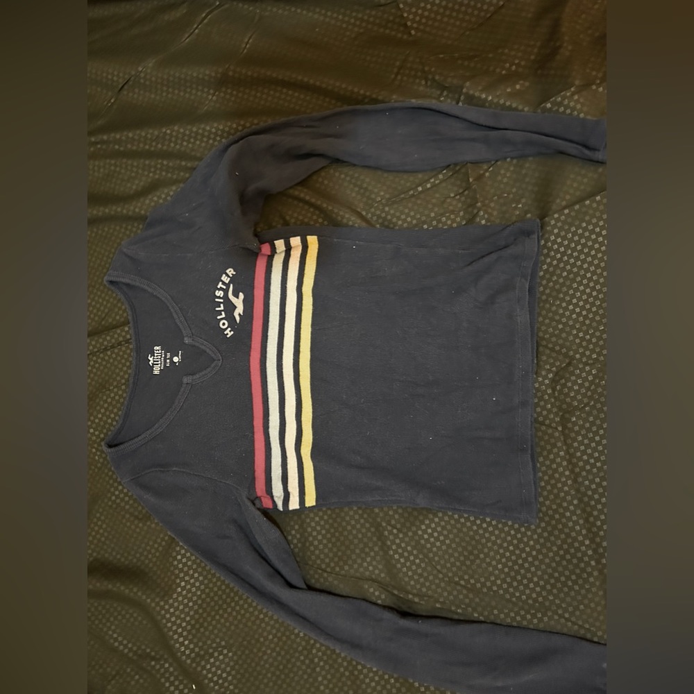 Hollister size small longsleeved shirt